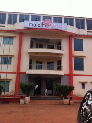 Property entrance - Malaika Hotel (Bissau)