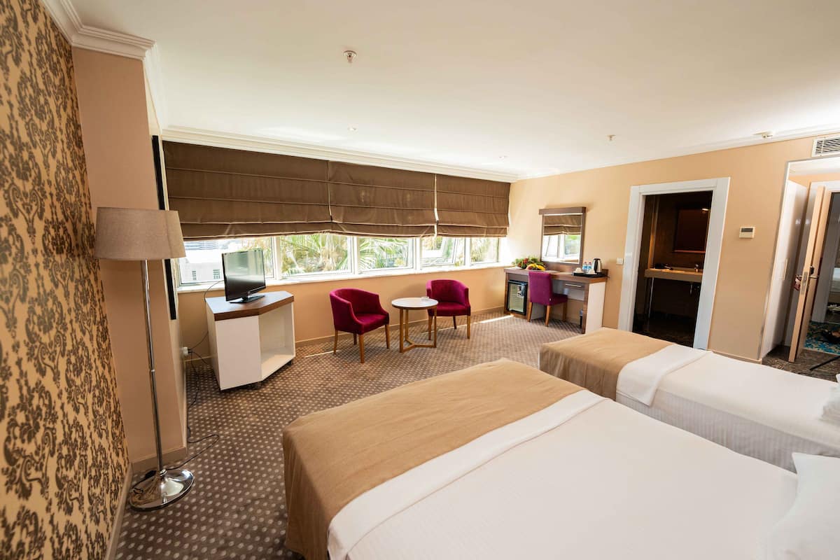1 bedroom, premium bedding, minibar, in-room safe
