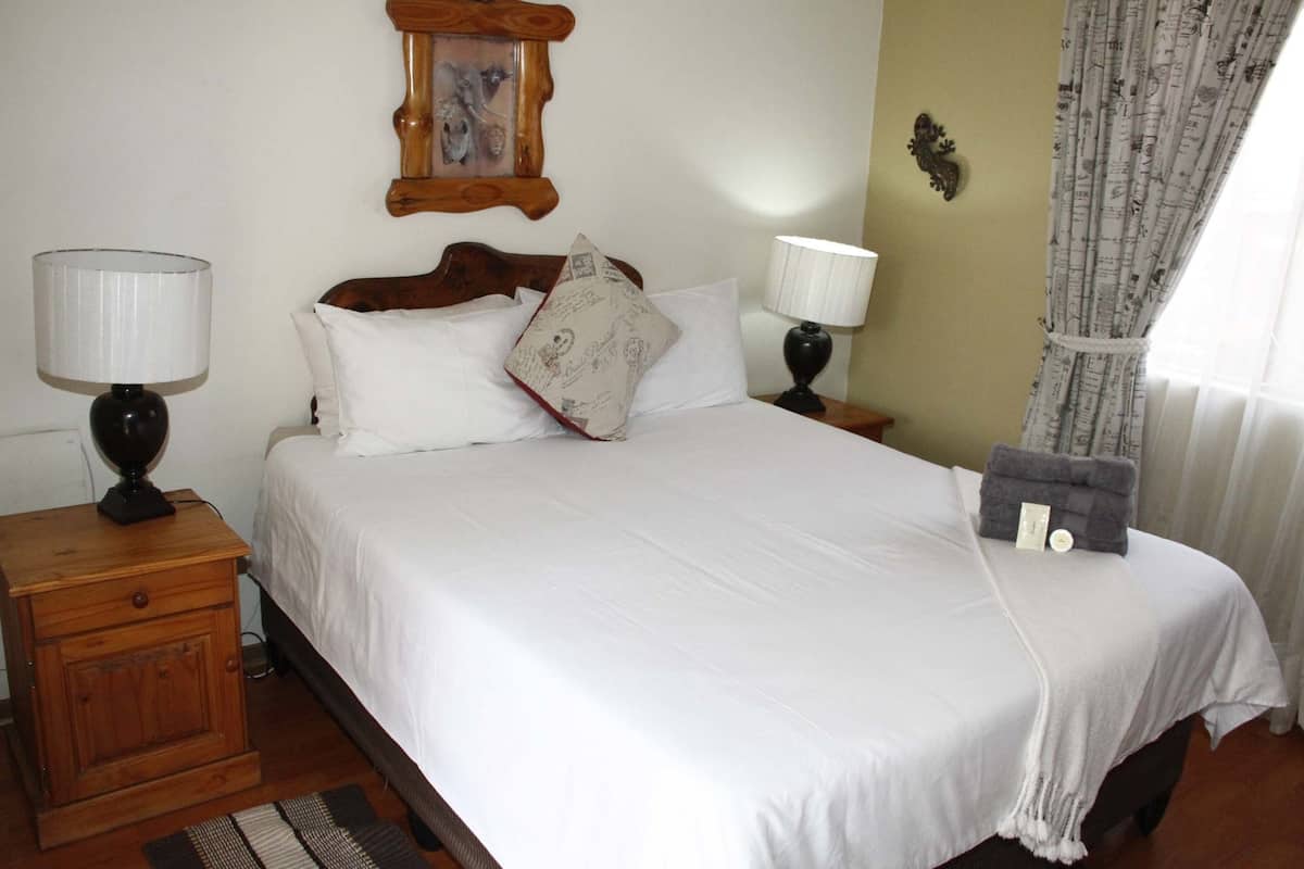 Standaard kamer, 1 queensize bed | Een minibar, een kluis op de kamer, individueel gedecoreerd