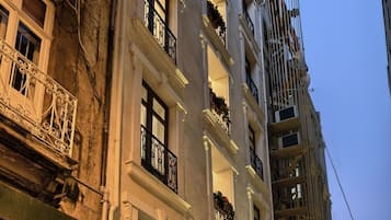 Façade de l’hébergement - soirée/nuit