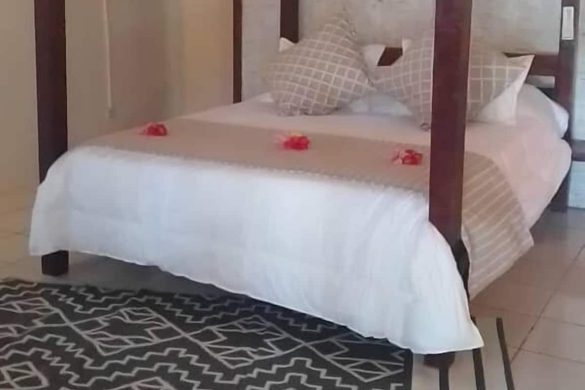 Egyptian cotton sheets, Tempur-Pedic beds, minibar, in-room safe
