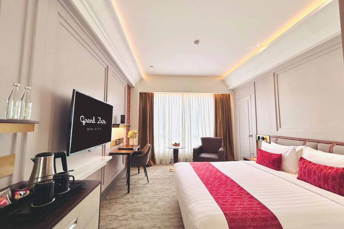 Superior King NON Smoking | Premium bedding, minibar, in-room safe, desk