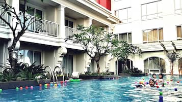 Kolam renang outdoor