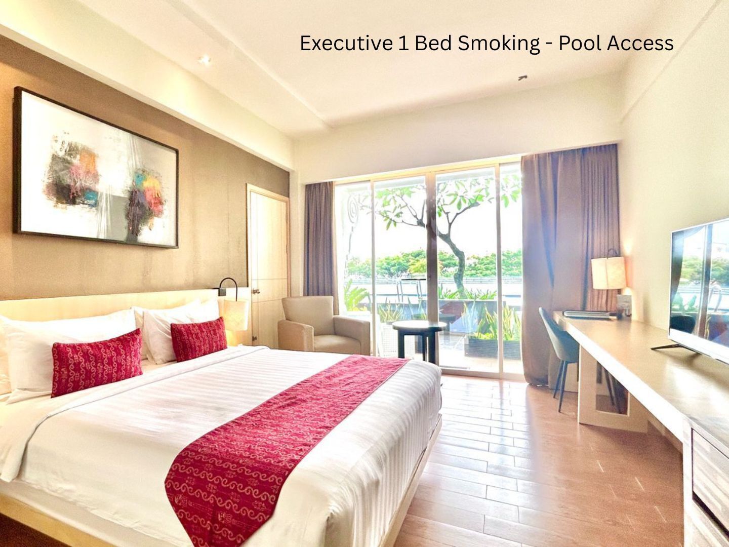 Executive King Smoking | Premium bedding, minibar, in-room safe, desk