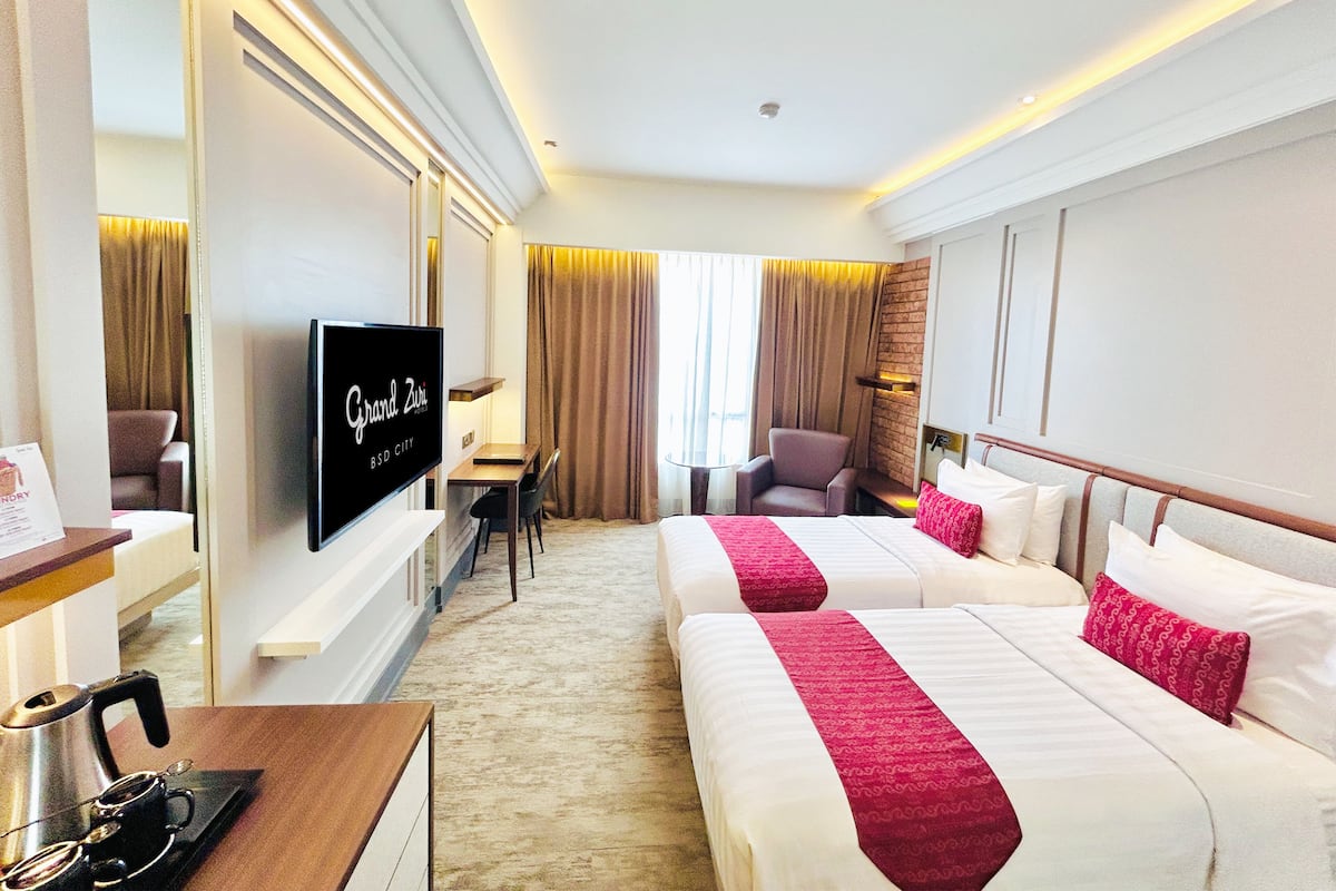 Superior Twin NON Smoking | Premium bedding, minibar, in-room safe, desk