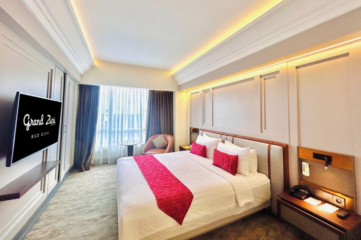 Premium bedding, minibar, in-room safe, desk