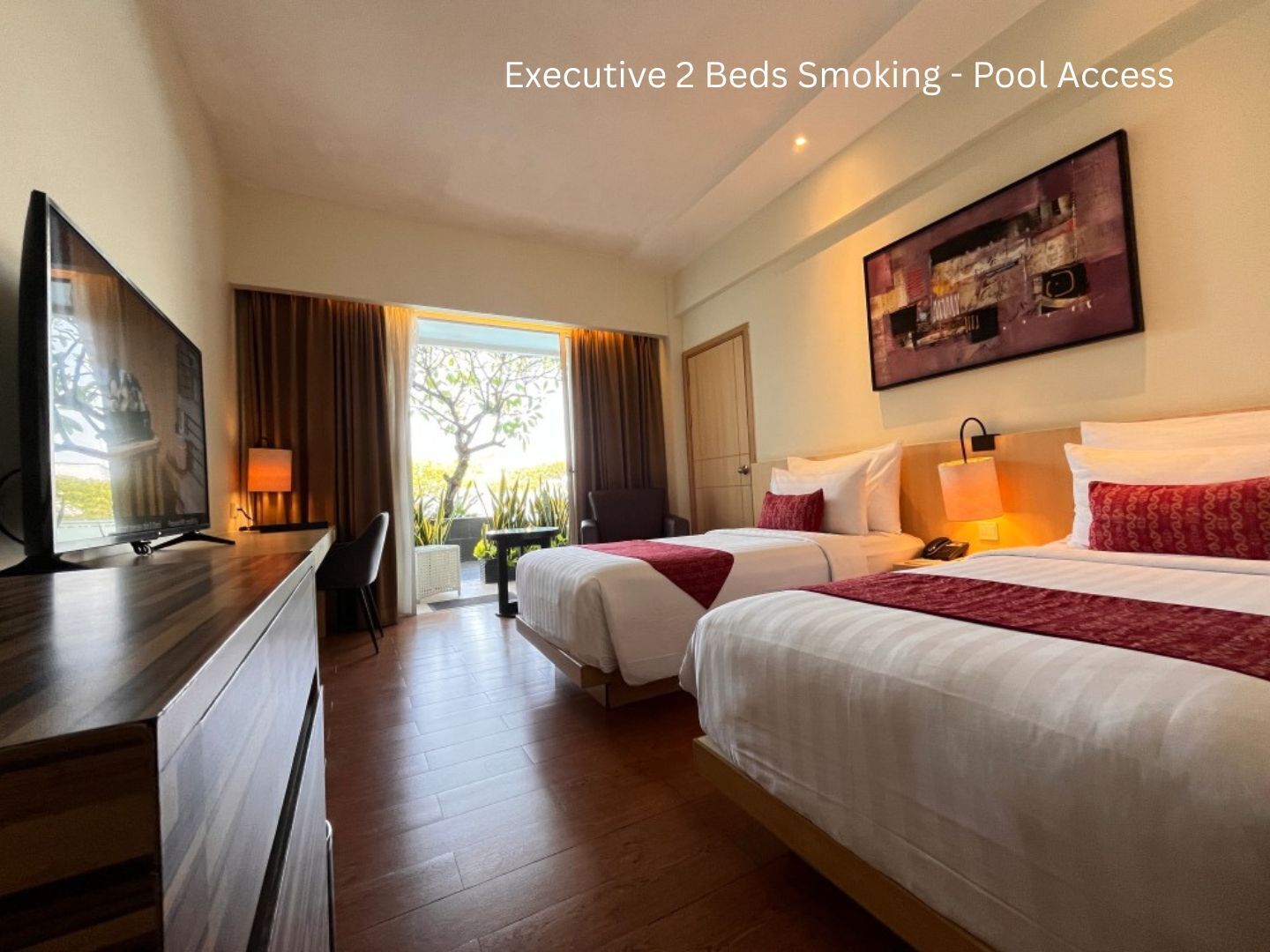 Executive Twin Smoking | Premium bedding, minibar, in-room safe, desk