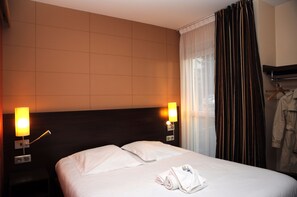 Ropa de cama de alta calidad y escritorio