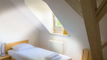 Standard Single Room, Private Bathroom (Château) | Desk, free WiFi, bed sheets
