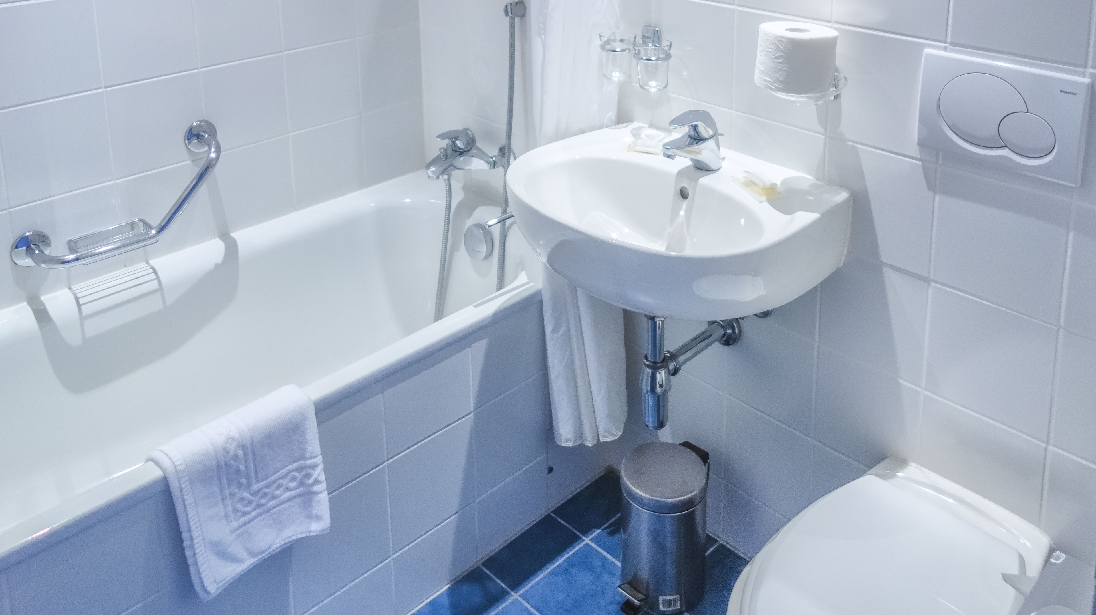 standard twin room, private bathroom, lake view (château léman) | bathroom | free toiletries, hair dryer, towels