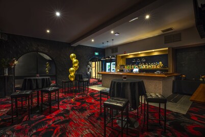 Nightcap at Ferntree Gully Hotel Motel