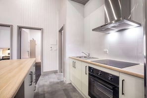 Familienapartment | Eigene Kochnische | Kühlschrank, Wasserkocher