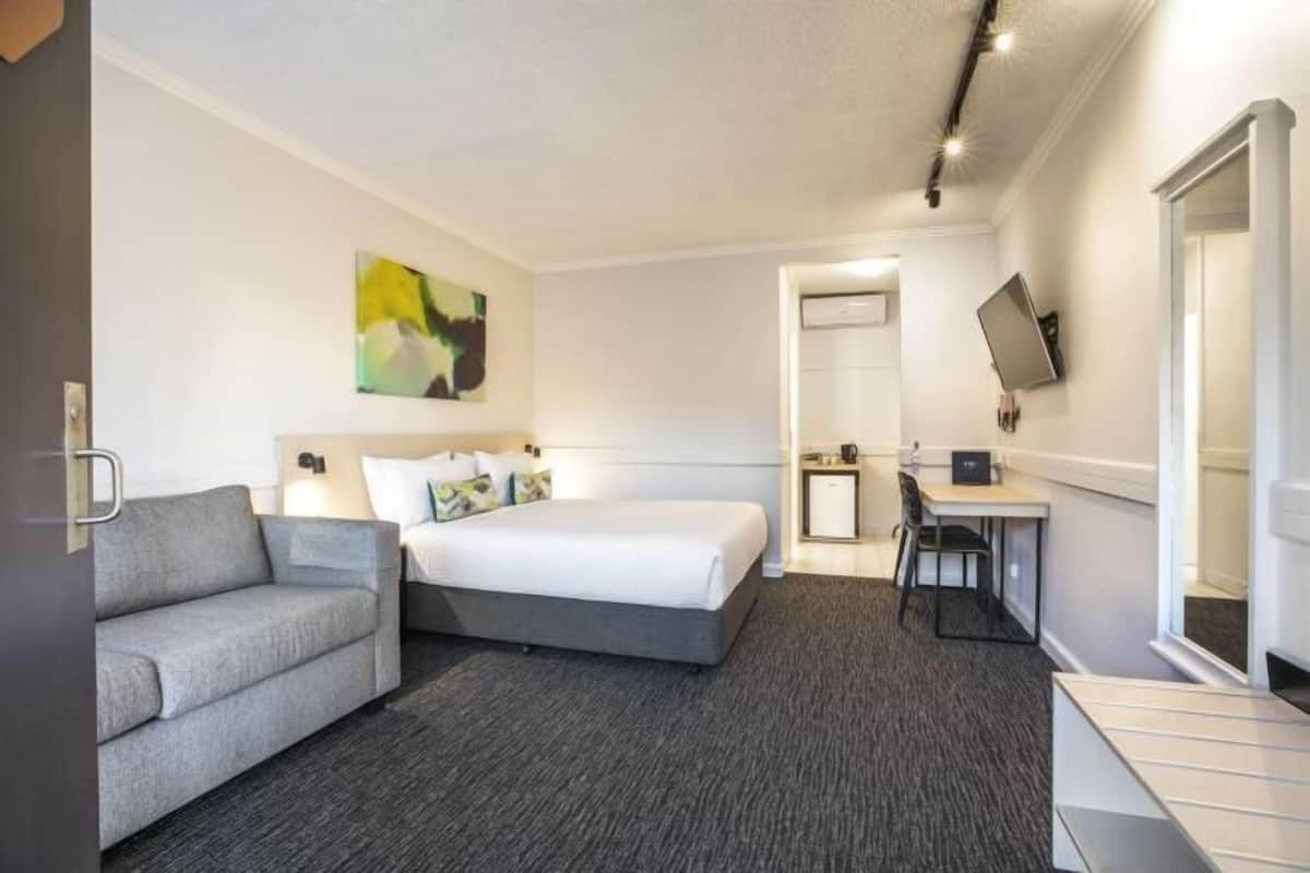 1 habitación, escritorio, tabla de planchar con plancha y wifi gratis