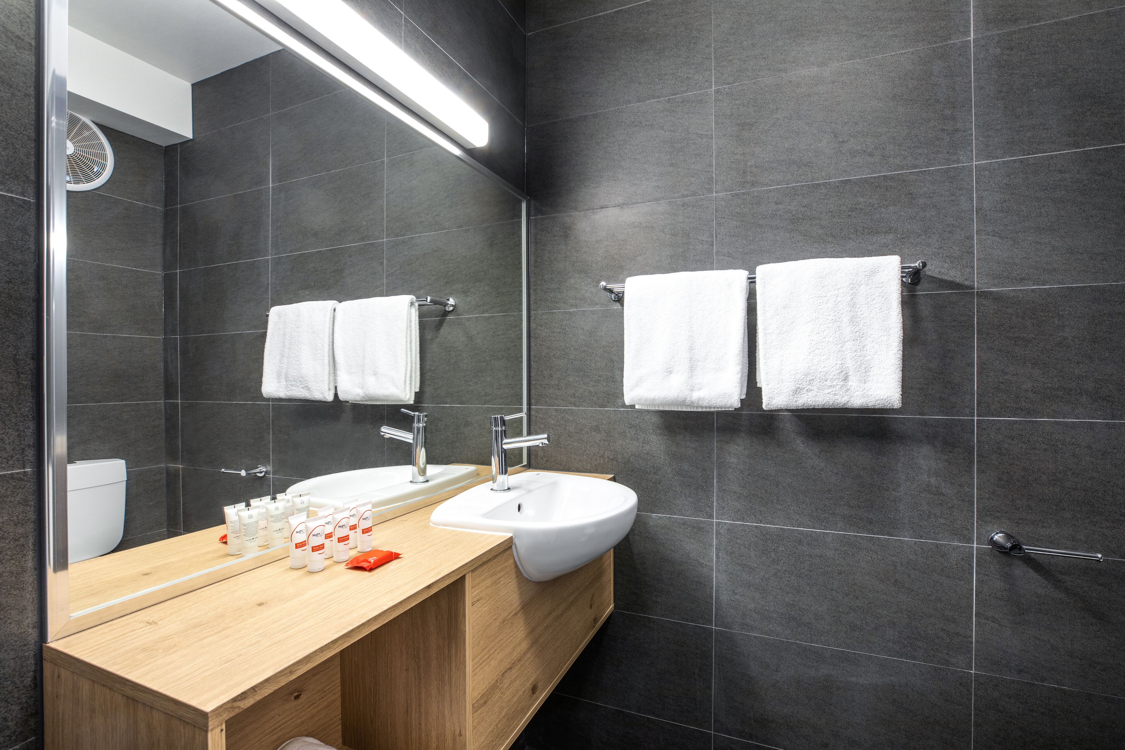 shower, free toiletries, towels