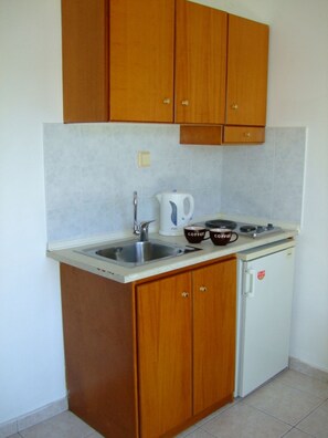 Refrigerador y utensilios de cocina