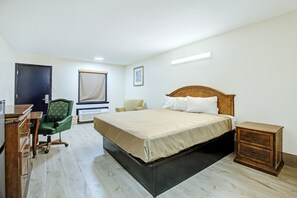 Room, 1 King Bed, Smoking