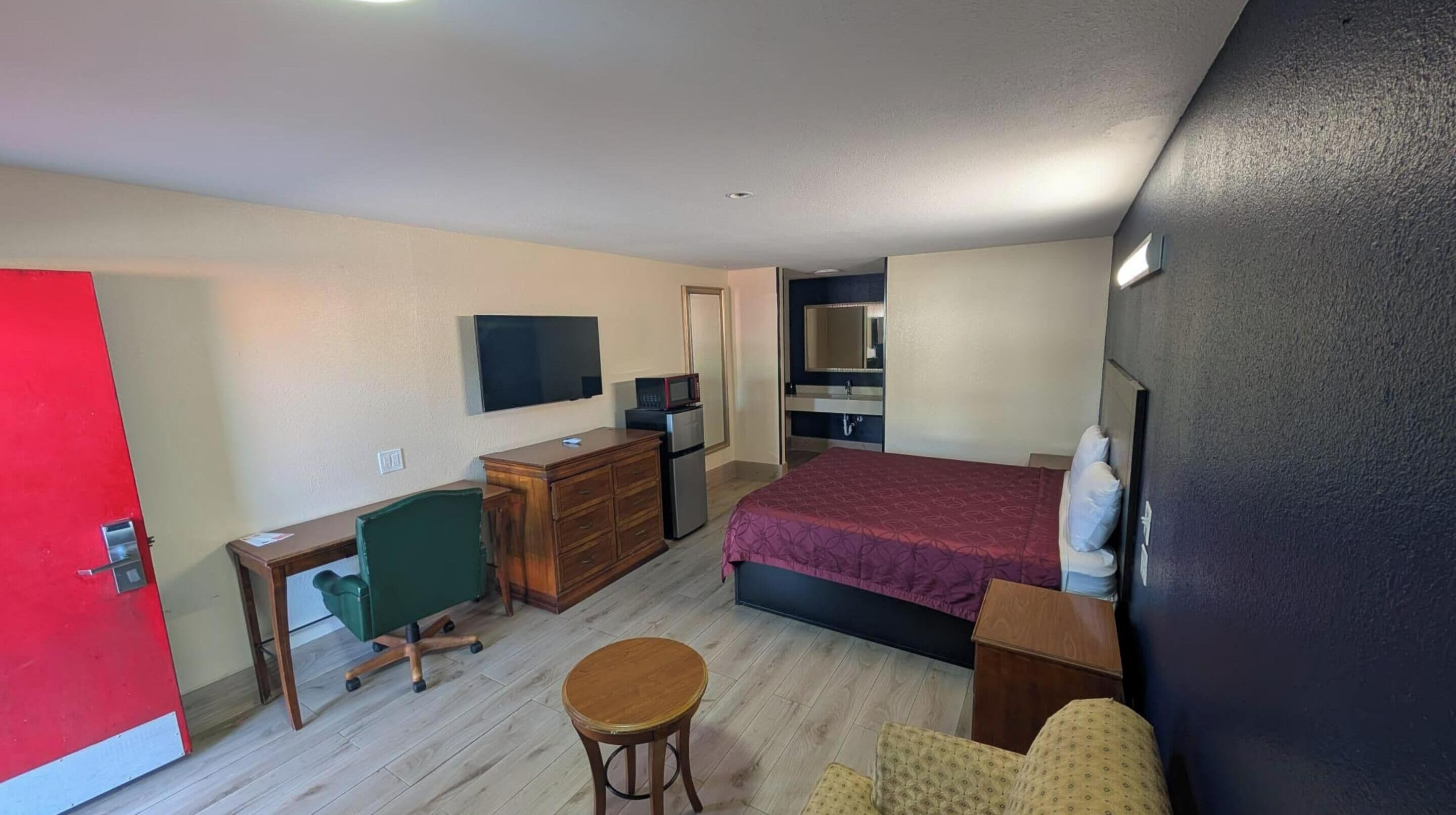 Desk, iron/ironing board, free WiFi, bed sheets