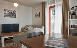 Apartamento panorámico, 2 habitaciones, patio, vistas al mar | Zona de estar