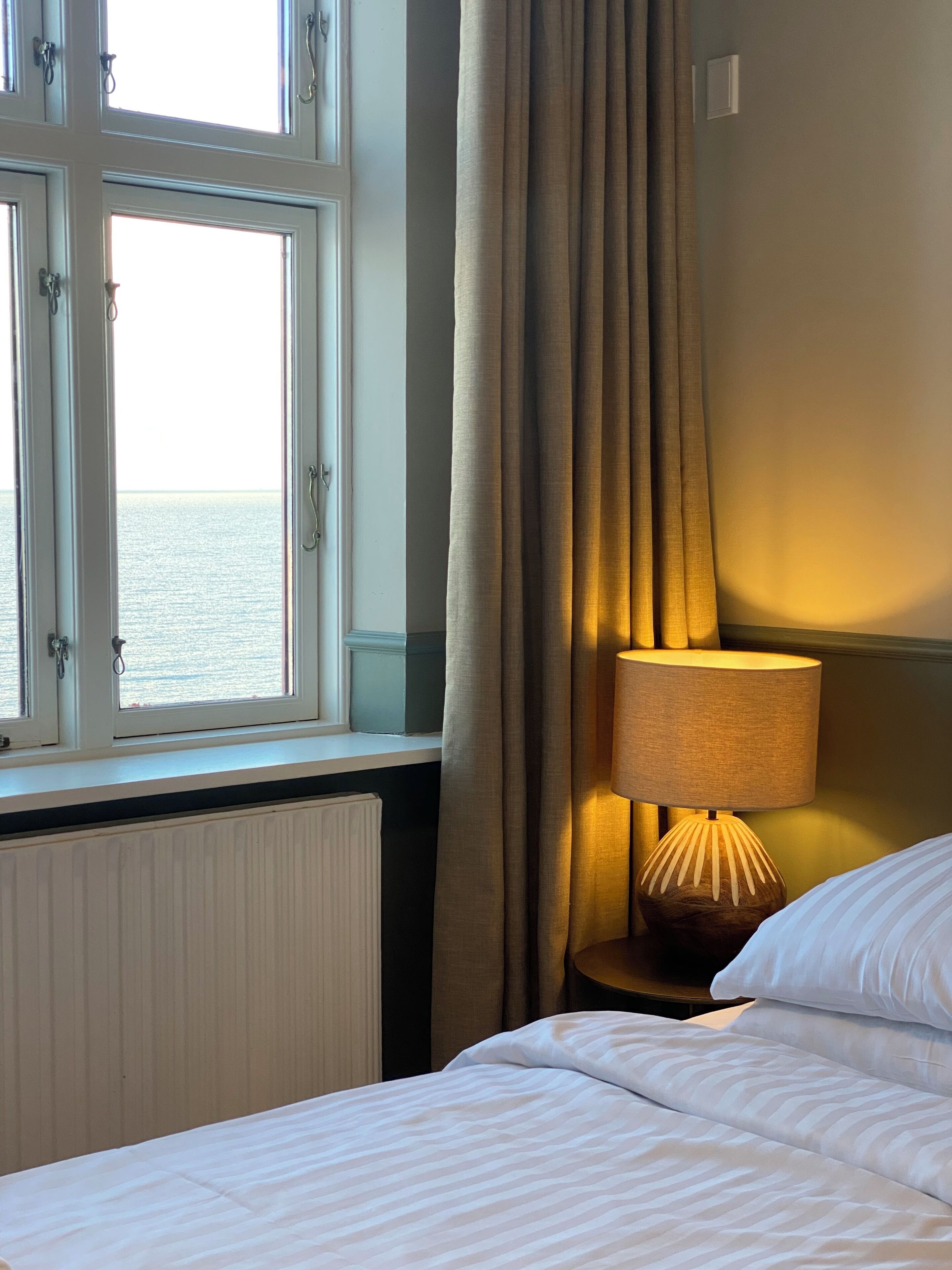 Traditionelt dobbeltværelse - 1 kingsize-seng - mod havet (Detached Bathroom) | Strygejern/strygebræt, gratis Wi-Fi, sengetøj