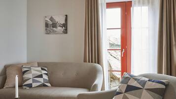 Panoramic Apartment, 2 Bedrooms, Patio, Sea View | Living area