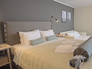Executive Suite with Harbor View | Literie de qualité supérieure, coffres-forts dans les chambres, bureau