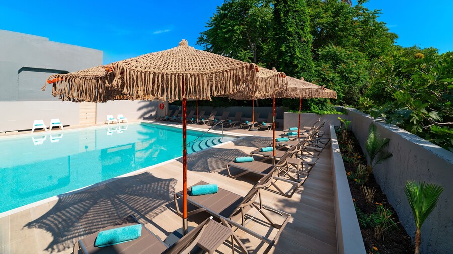 Amphitryon City Hotel