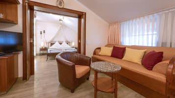 Suite | 1 bedroom, hypo-allergenic bedding, in-room safe, individually furnished