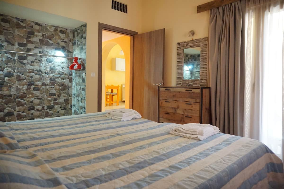 1 bedroom, in-room safe, desk, blackout drapes