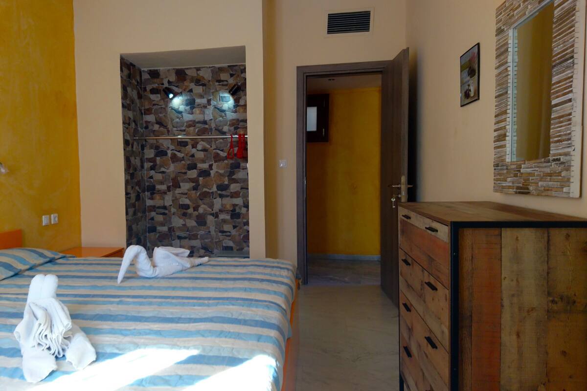 1 bedroom, in-room safe, desk, blackout drapes