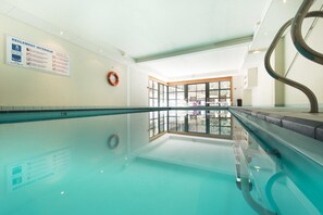 室內泳池