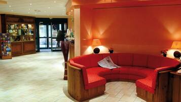 Coin salon dans le hall