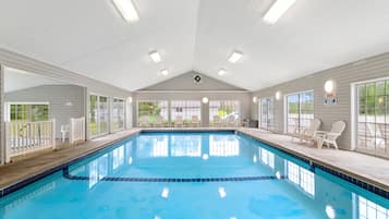 Una piscina cubierta