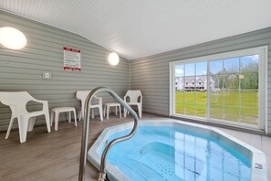 Indoor spa tub