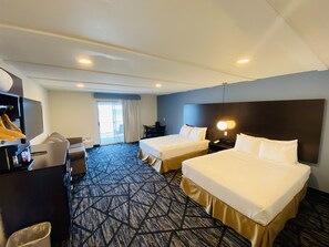 Chambre supérieure, Plusieurs lits, balcon, vue sur le lac | 1 chambre, espace de travail pour ordinateurs portables