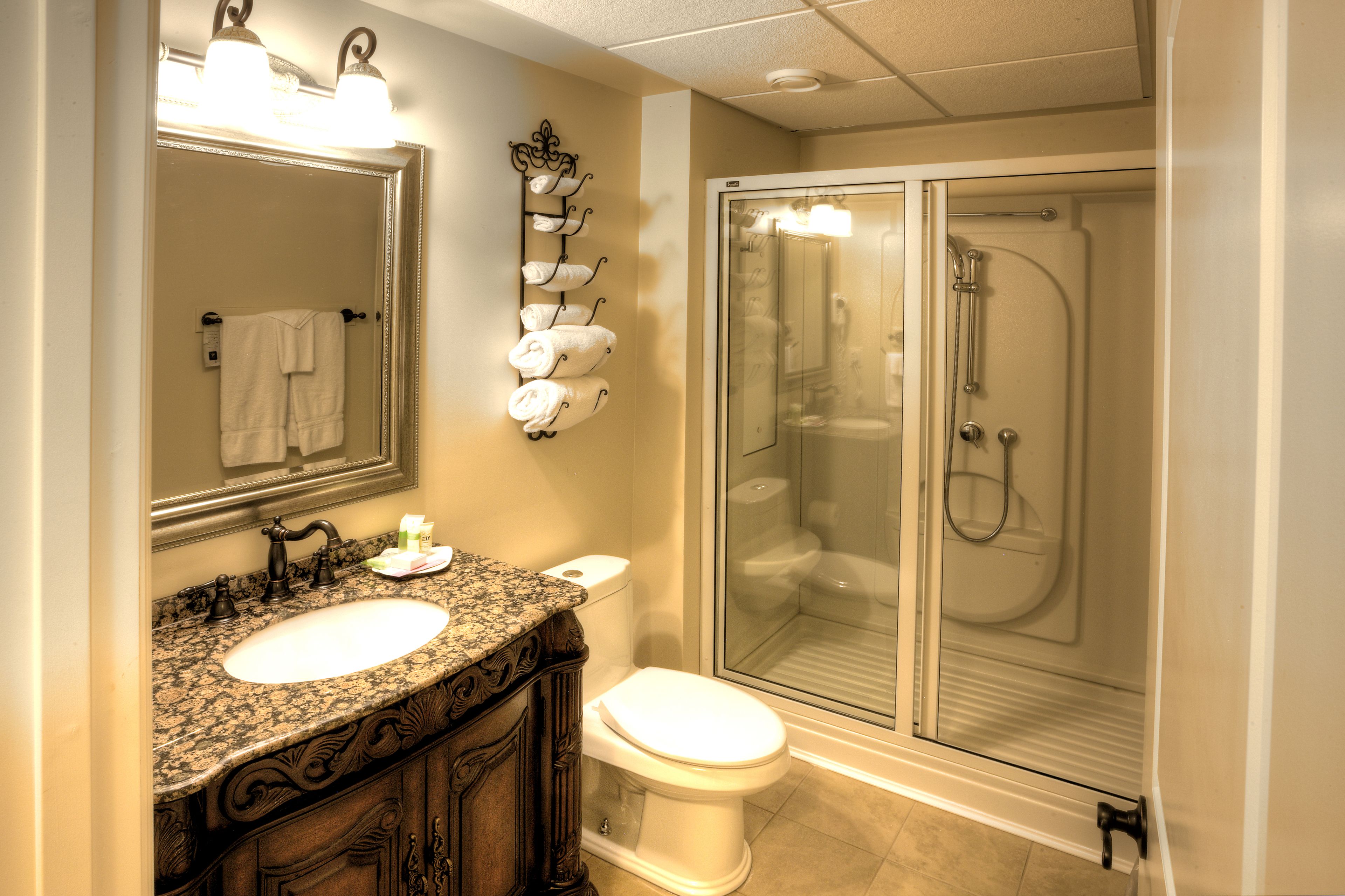 classic queen guest room | bathroom | free toiletries, hair dryer, towels, soap