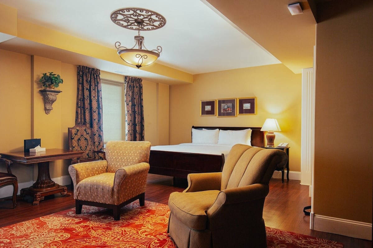 Deluxe King Guest Room | Living area | 55-inch TV with cable channels