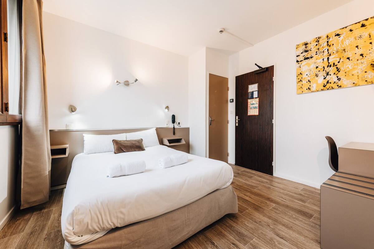 Doppelzimmer | Schreibtisch, Verdunkelungsvorhänge, Bügeleisen/Bügelbrett