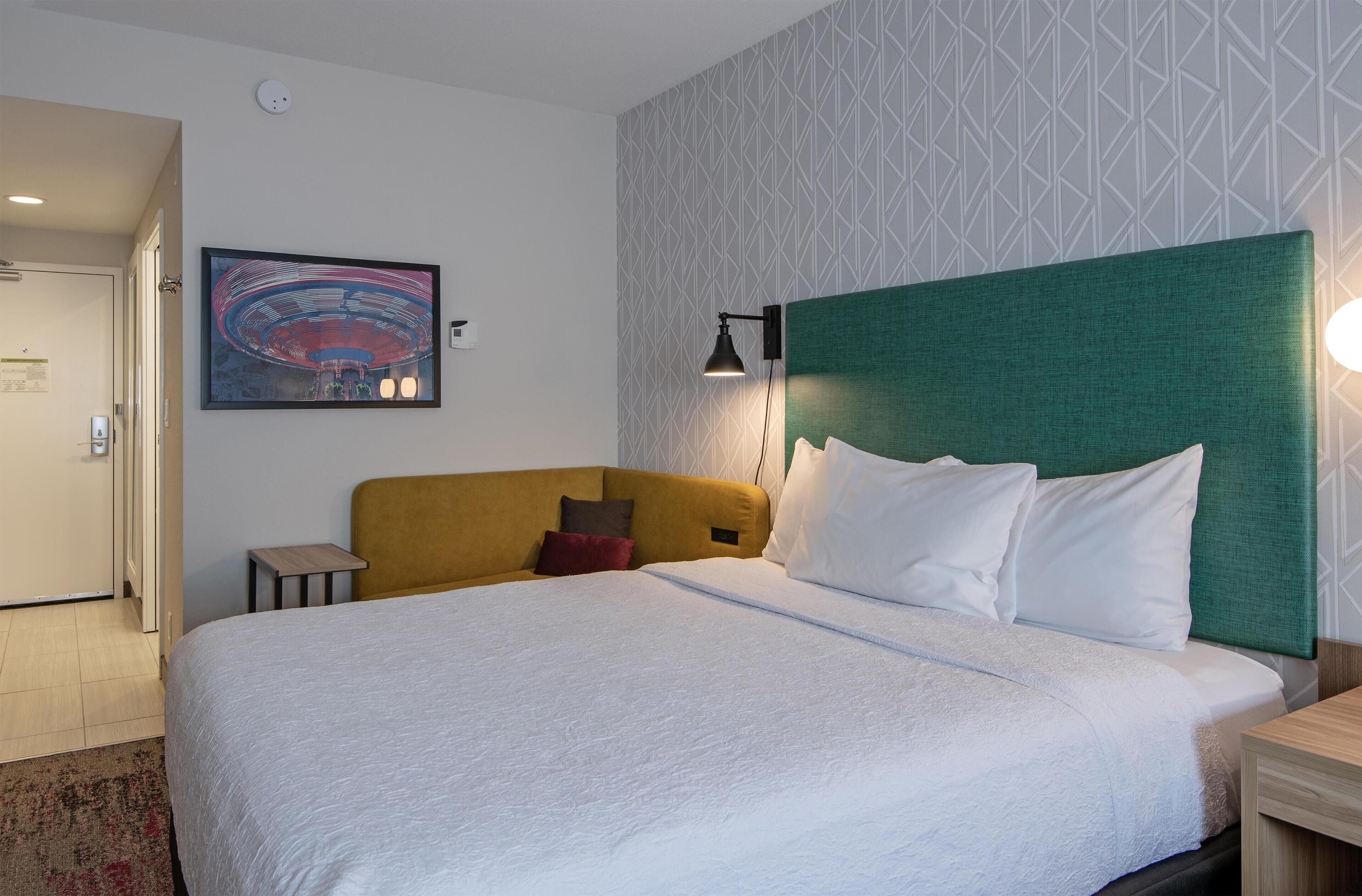Studio, 2 Tempat Tidur Queen, Bebas Asap Rokok | Brankas, meja kerja, setrika/meja setrika, dan Wi-Fi gratis