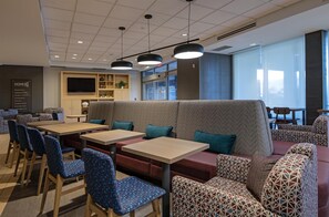 Lobby - Home2 Suites by Hilton West Edmonton, Alberta, Canada (Edmonton)