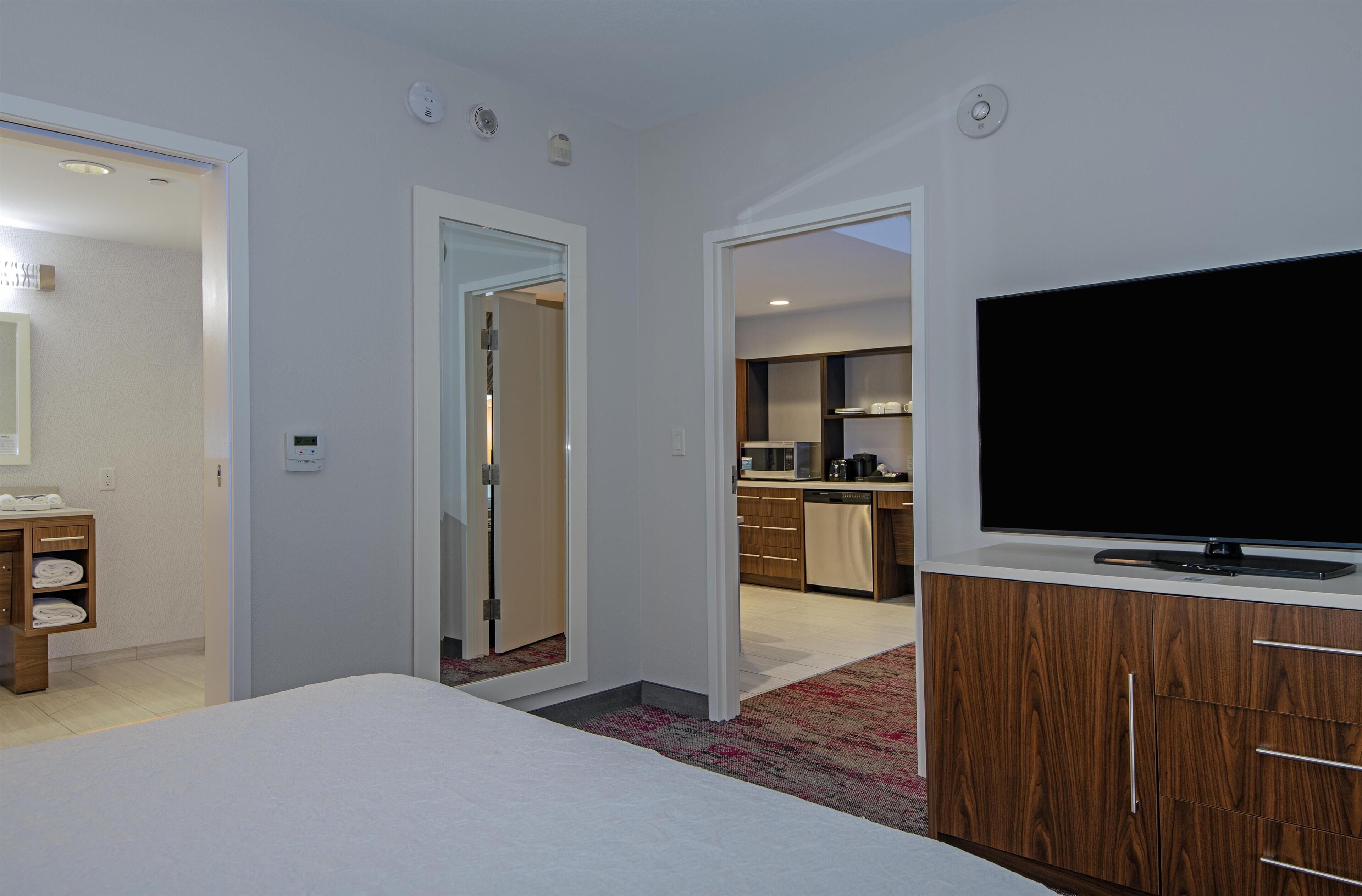 In-room safe, desk, iron/ironing board, free WiFi