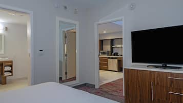 In-room safe, desk, iron/ironing board, free WiFi