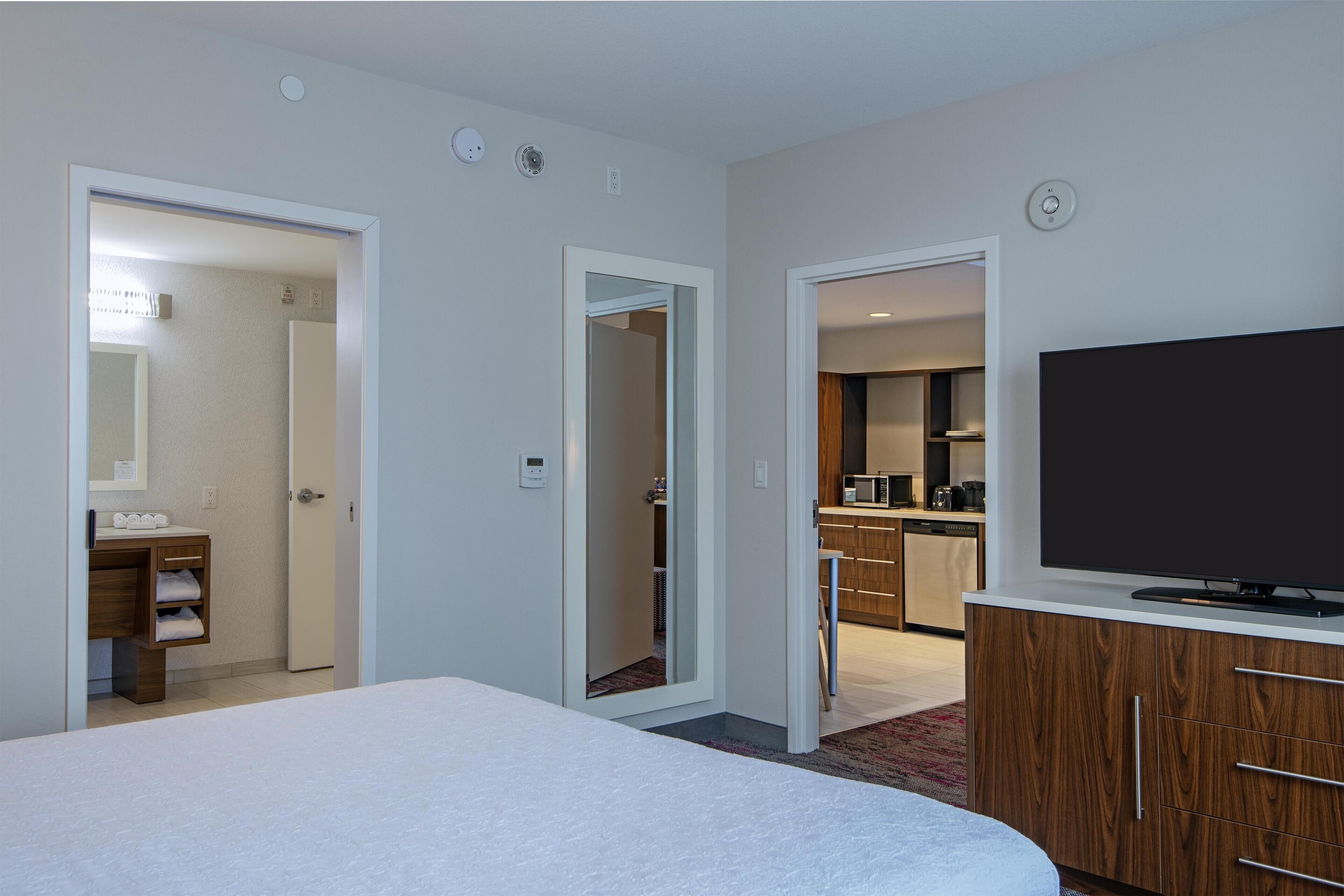 Photo - Home2 Suites by Hilton West Edmonton, Alberta, Canada