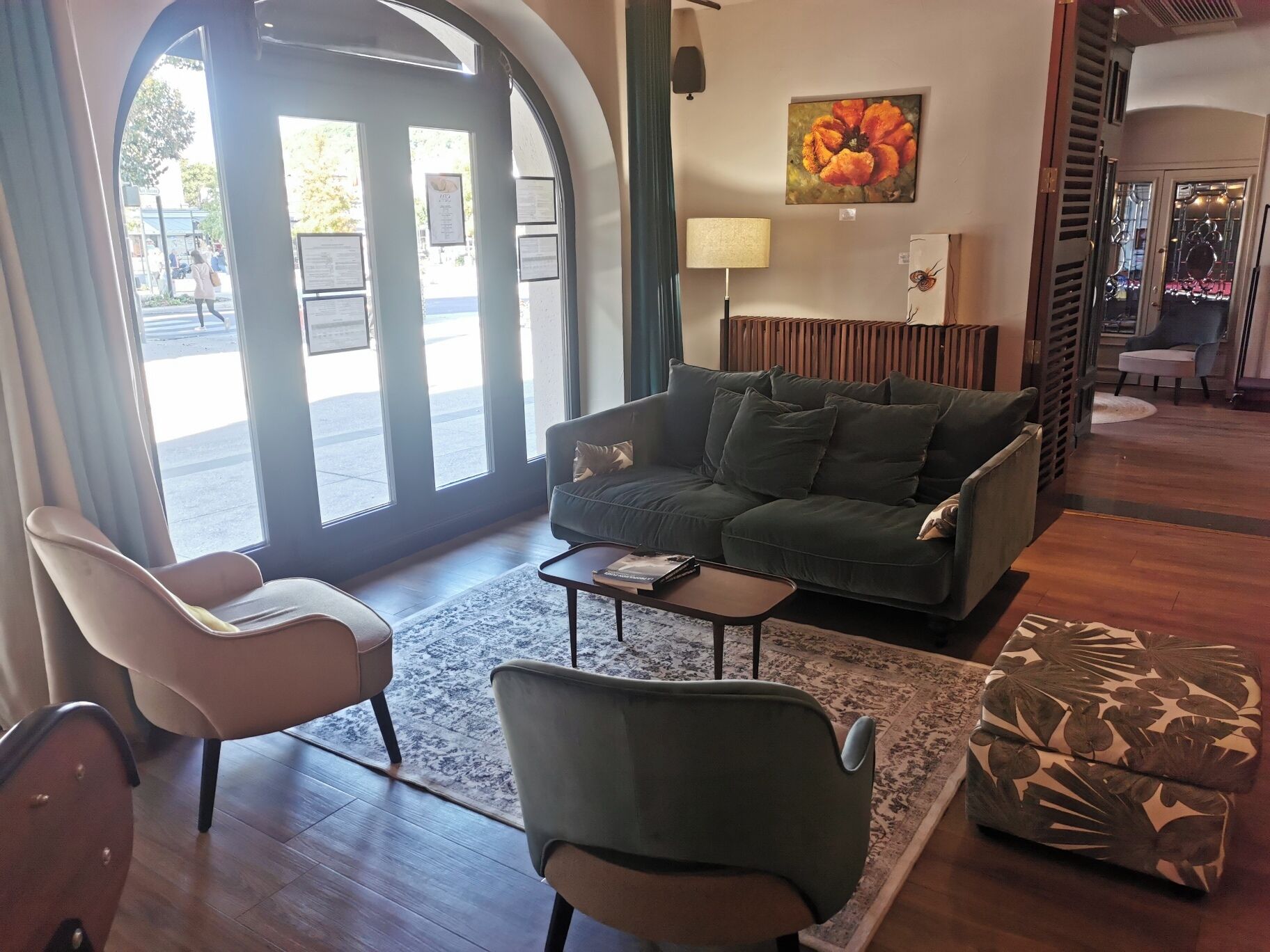 Coin salon dans le hall