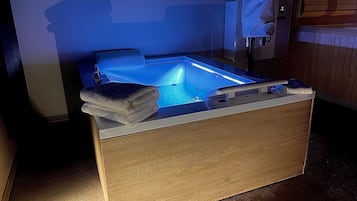 Sauna, Whirlpool, Körperbehandlungen, 1 Behandlungsraum