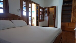 Suite, Ocean View | Blackout drapes, WiFi (free) - Hotel Olas (Bocas del Toro)