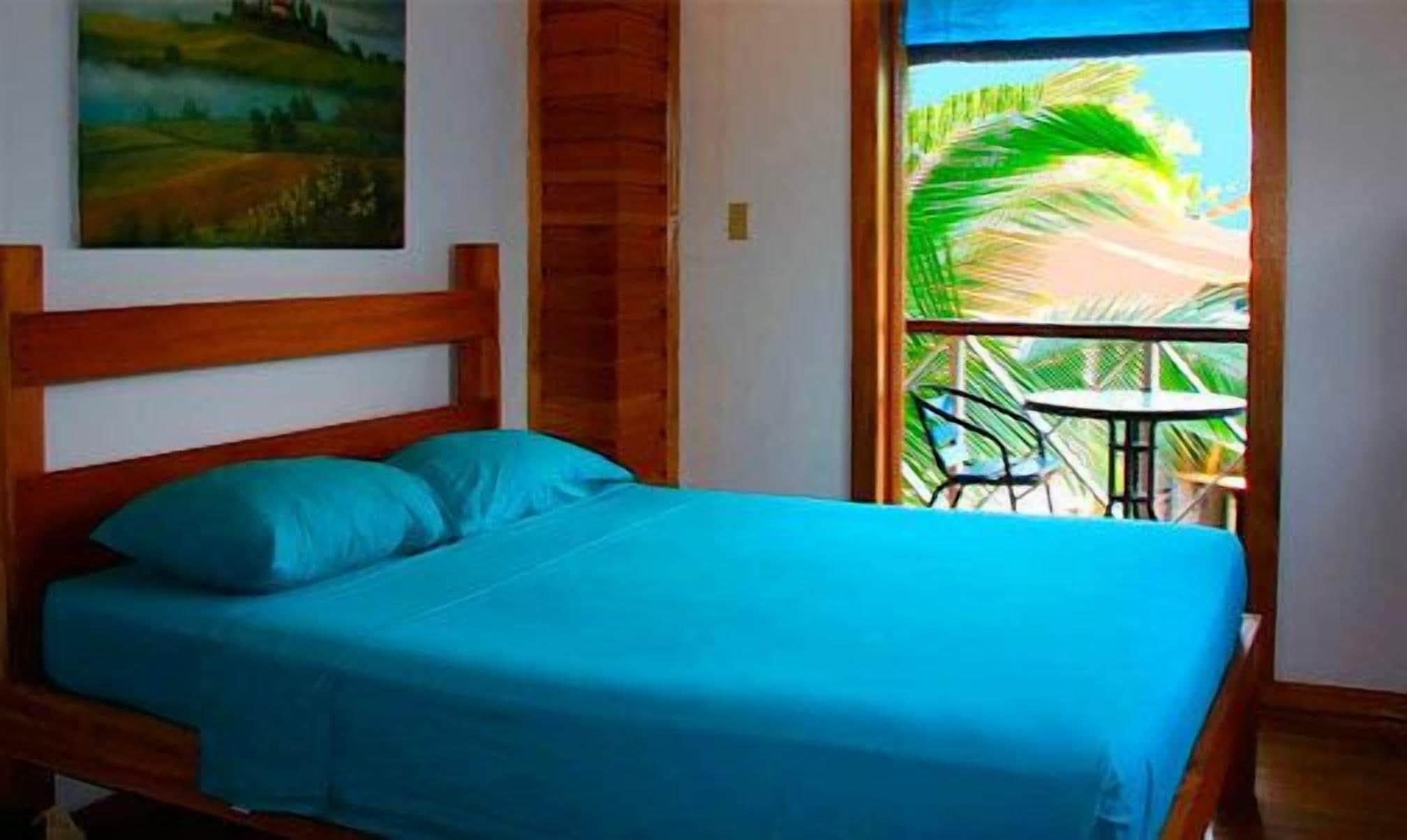 Blackout curtains, free WiFi