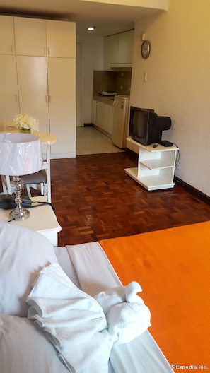 Ropa de cama de alta calidad, escritorio y wifi 