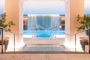 Indoor pool - The Peninsula Paris (Paris)