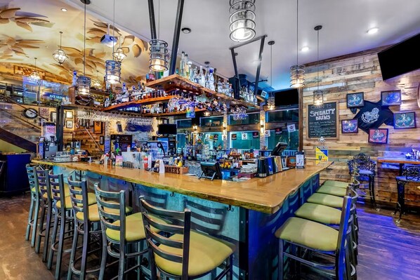 Bar (on property) - La Quinta Inn & Suites by Wyndham Ocean City (Ocean City)