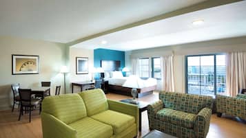 Premium bedding, in-room safe, desk, iron/ironing board